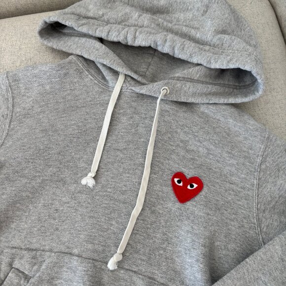COMME Des GARÇONS PLAY Pullover Hoodie with Red Heart Patch - Picture 3 of 6
